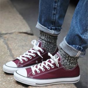 Burgundy Converse Chucks (7) women’s